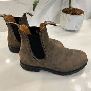 Women’s Blundstone #1351 Original High Top Boots: Rustic Brown, US Size 9